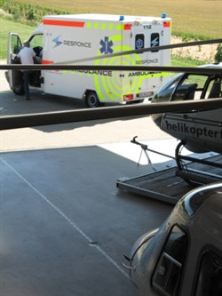Hangar med ambulance